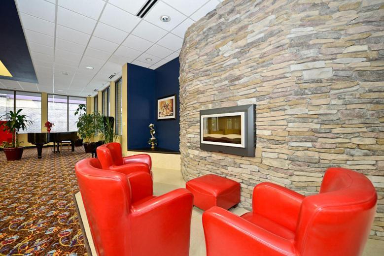 Causeway Bay Hotel Lansing Exterior foto